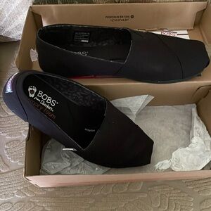 Like new Bobs memory foam black shoes 9.5